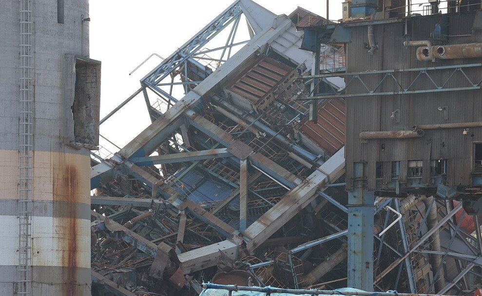 울산화력발전소 보일러타워 철거 중 붕...