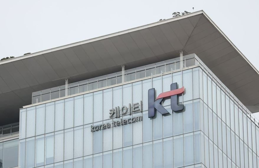KT 해킹 사태, 까도 까도 논란만....