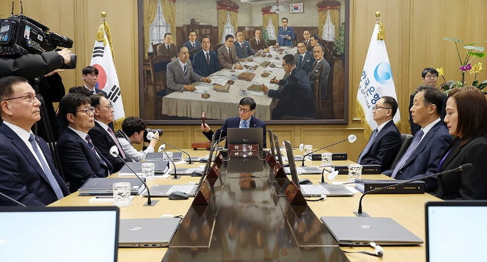 환율·물가·집값 고공행진...한은, ...